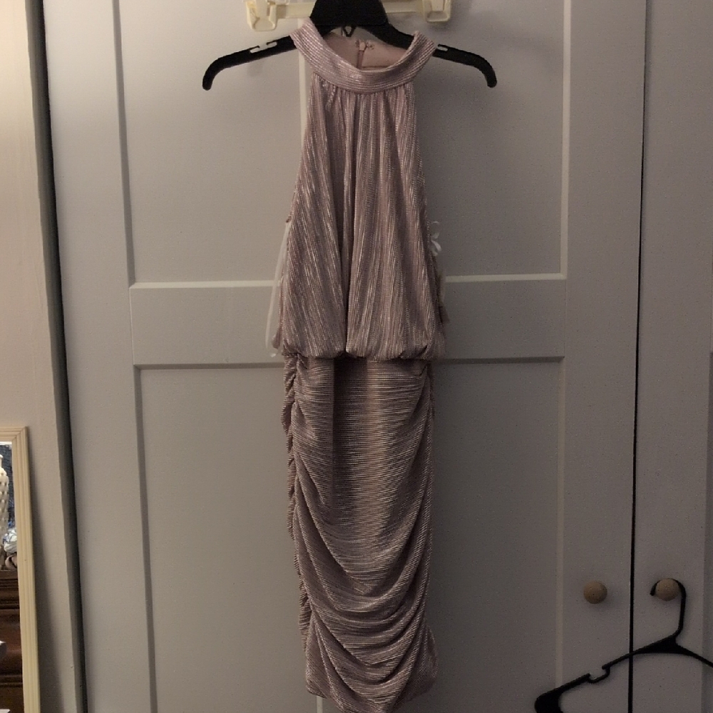 Elegant Sleeveless Pleated Dress in Light Purple